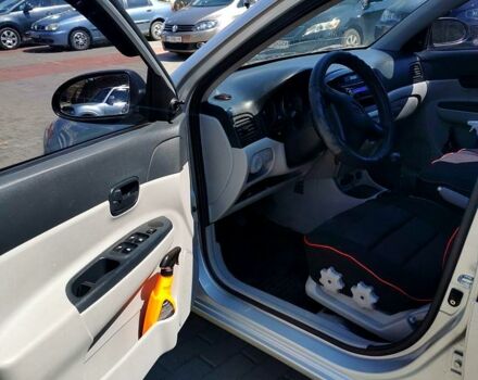 Сірий Хендай Акцент, об'ємом двигуна 1.4 л та пробігом 110 тис. км за 4800 $, фото 4 на Automoto.ua