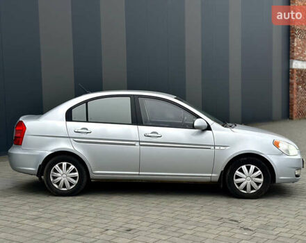 Серый Хендай Акцент, объемом двигателя 1.4 л и пробегом 312 тыс. км за 4150 $, фото 4 на Automoto.ua