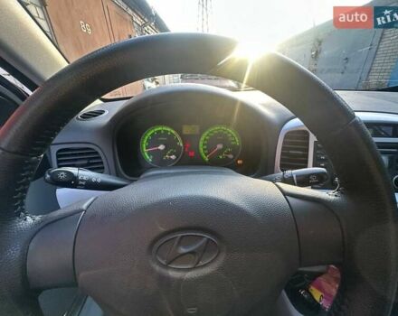Серый Хендай Акцент, объемом двигателя 1.6 л и пробегом 191 тыс. км за 3700 $, фото 2 на Automoto.ua