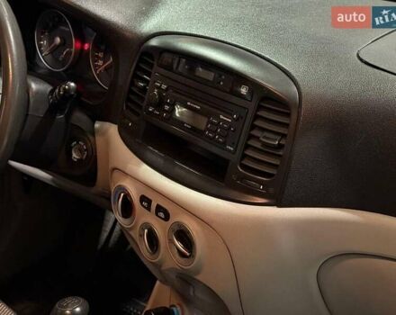 Серый Хендай Акцент, объемом двигателя 1.4 л и пробегом 203 тыс. км за 4990 $, фото 14 на Automoto.ua