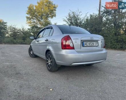 Серый Хендай Акцент, объемом двигателя 1.49 л и пробегом 185 тыс. км за 5200 $, фото 2 на Automoto.ua