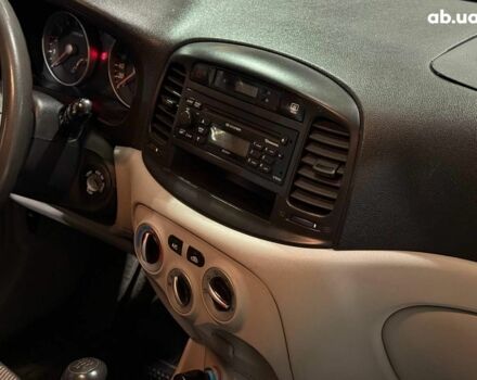 Серый Хендай Акцент, объемом двигателя 1.4 л и пробегом 203 тыс. км за 4990 $, фото 14 на Automoto.ua