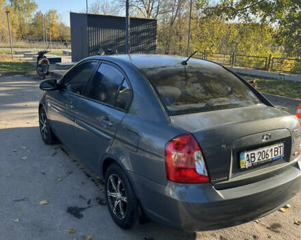 Серый Хендай Акцент, объемом двигателя 1.6 л и пробегом 308 тыс. км за 4600 $, фото 5 на Automoto.ua