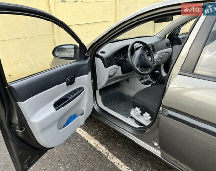 Серый Хендай Акцент, объемом двигателя 1.4 л и пробегом 154 тыс. км за 4500 $, фото 10 на Automoto.ua