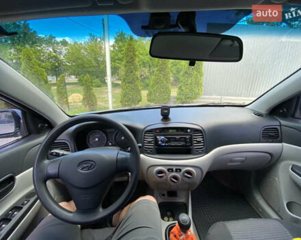 Серый Хендай Акцент, объемом двигателя 1.4 л и пробегом 85 тыс. км за 4700 $, фото 5 на Automoto.ua