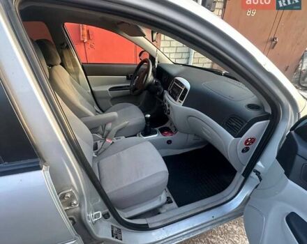 Серый Хендай Акцент, объемом двигателя 1.6 л и пробегом 191 тыс. км за 3700 $, фото 4 на Automoto.ua