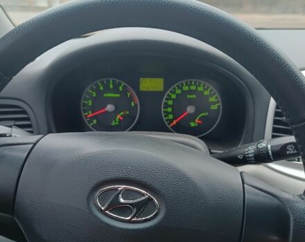 Серый Хендай Акцент, объемом двигателя 1.6 л и пробегом 246 тыс. км за 4900 $, фото 3 на Automoto.ua