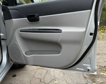 Серый Хендай Акцент, объемом двигателя 1.4 л и пробегом 200 тыс. км за 3500 $, фото 17 на Automoto.ua