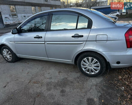 Серый Хендай Акцент, объемом двигателя 1.4 л и пробегом 136 тыс. км за 5700 $, фото 3 на Automoto.ua