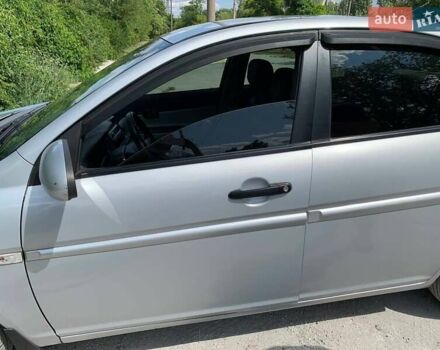 Сірий Хендай Акцент, об'ємом двигуна 1.4 л та пробігом 170 тис. км за 5100 $, фото 5 на Automoto.ua