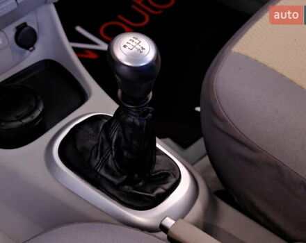 Серый Хендай Акцент, объемом двигателя 1.6 л и пробегом 55 тыс. км за 6900 $, фото 24 на Automoto.ua