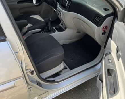 Сірий Хендай Акцент, об'ємом двигуна 1.4 л та пробігом 450 тис. км за 4800 $, фото 5 на Automoto.ua