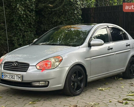 Серый Хендай Акцент, объемом двигателя 1.4 л и пробегом 200 тыс. км за 4990 $, фото 4 на Automoto.ua