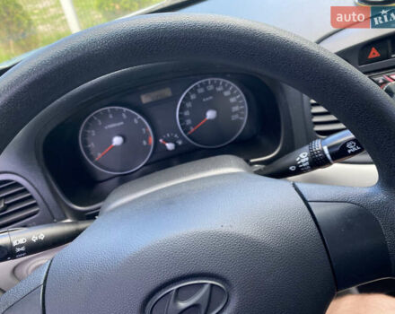 Серый Хендай Акцент, объемом двигателя 1.4 л и пробегом 85 тыс. км за 4700 $, фото 4 на Automoto.ua