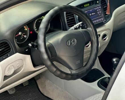 Серый Хендай Акцент, объемом двигателя 1.5 л и пробегом 189 тыс. км за 5500 $, фото 4 на Automoto.ua