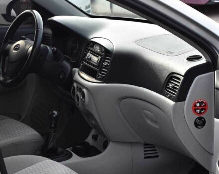 Серый Хендай Акцент, объемом двигателя 1.4 л и пробегом 327 тыс. км за 4999 $, фото 11 на Automoto.ua