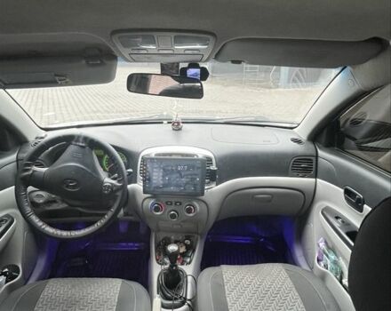 Серый Хендай Акцент, объемом двигателя 1.4 л и пробегом 269 тыс. км за 3500 $, фото 5 на Automoto.ua