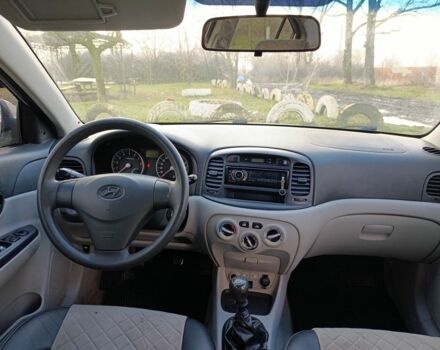 Сірий Хендай Акцент, об'ємом двигуна 1.4 л та пробігом 300 тис. км за 2800 $, фото 7 на Automoto.ua