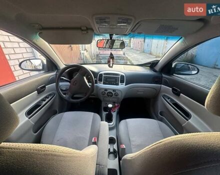 Серый Хендай Акцент, объемом двигателя 1.6 л и пробегом 191 тыс. км за 3700 $, фото 3 на Automoto.ua