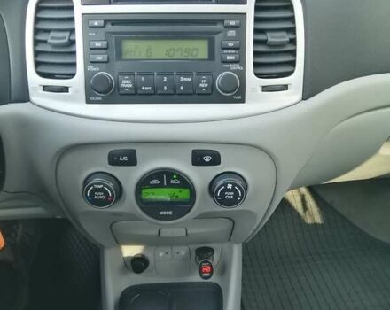 Серый Хендай Акцент, объемом двигателя 1.6 л и пробегом 150 тыс. км за 7000 $, фото 11 на Automoto.ua