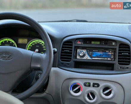 Серый Хендай Акцент, объемом двигателя 1.4 л и пробегом 98 тыс. км за 4899 $, фото 32 на Automoto.ua