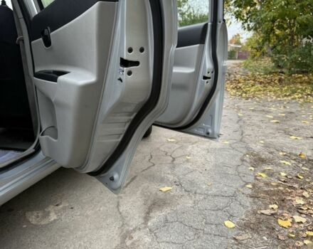 Серый Хендай Акцент, объемом двигателя 1.4 л и пробегом 200 тыс. км за 3500 $, фото 16 на Automoto.ua