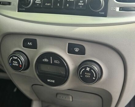 Серый Хендай Акцент, объемом двигателя 1.6 л и пробегом 208 тыс. км за 4000 $, фото 3 на Automoto.ua