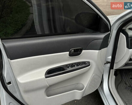 Сірий Хендай Акцент, об'ємом двигуна 1.4 л та пробігом 224 тис. км за 4400 $, фото 13 на Automoto.ua