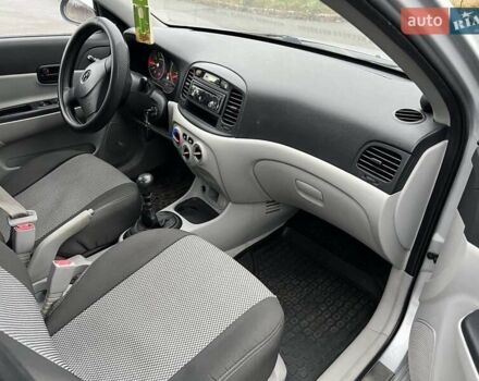 Серый Хендай Акцент, объемом двигателя 1.4 л и пробегом 139 тыс. км за 4500 $, фото 12 на Automoto.ua