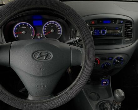 Серый Хендай Акцент, объемом двигателя 1.4 л и пробегом 344 тыс. км за 5000 $, фото 7 на Automoto.ua