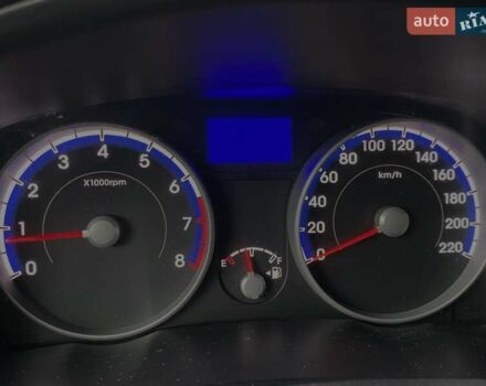 Серый Хендай Акцент, объемом двигателя 1.4 л и пробегом 344 тыс. км за 5000 $, фото 5 на Automoto.ua