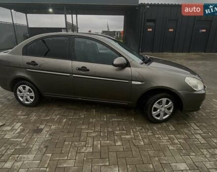 Серый Хендай Акцент, объемом двигателя 1.4 л и пробегом 344 тыс. км за 5000 $, фото 1 на Automoto.ua