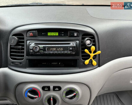 Сірий Хендай Акцент, об'ємом двигуна 1.4 л та пробігом 224 тис. км за 4400 $, фото 18 на Automoto.ua