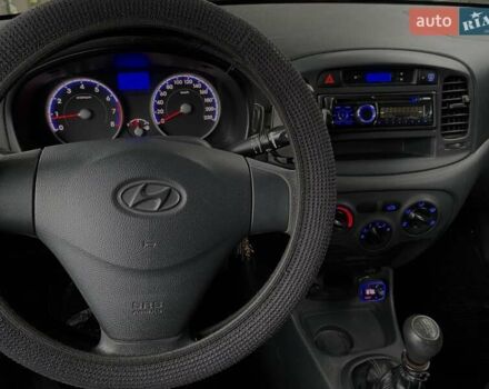Серый Хендай Акцент, объемом двигателя 1.4 л и пробегом 344 тыс. км за 5000 $, фото 8 на Automoto.ua