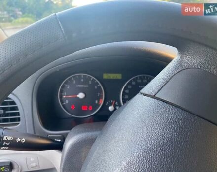 Серый Хендай Акцент, объемом двигателя 1.4 л и пробегом 125 тыс. км за 5500 $, фото 1 на Automoto.ua