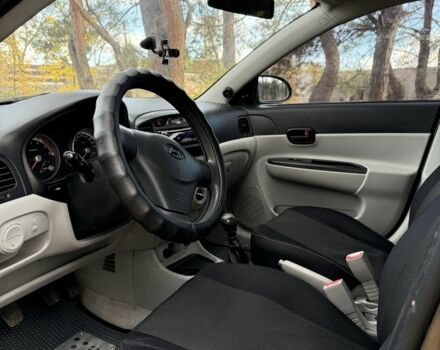 Сірий Хендай Акцент, об'ємом двигуна 1.4 л та пробігом 125 тис. км за 4800 $, фото 5 на Automoto.ua