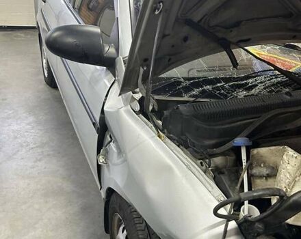 Серый Хендай Акцент, объемом двигателя 1.4 л и пробегом 214 тыс. км за 1900 $, фото 5 на Automoto.ua