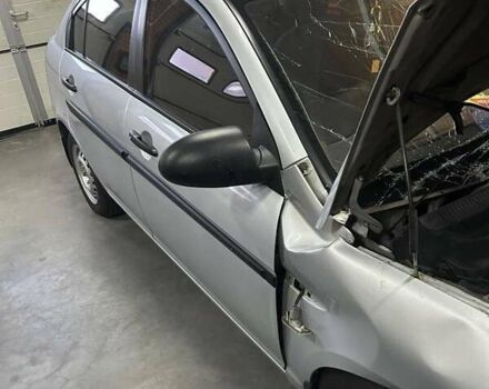 Серый Хендай Акцент, объемом двигателя 1.4 л и пробегом 214 тыс. км за 1900 $, фото 4 на Automoto.ua