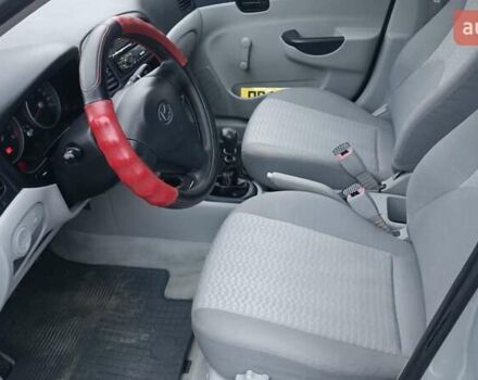 Сірий Хендай Акцент, об'ємом двигуна 1.4 л та пробігом 240 тис. км за 4400 $, фото 2 на Automoto.ua