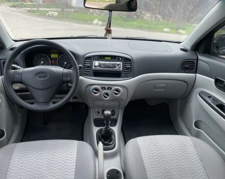 Серый Хендай Акцент, объемом двигателя 1.5 л и пробегом 270 тыс. км за 3699 $, фото 7 на Automoto.ua