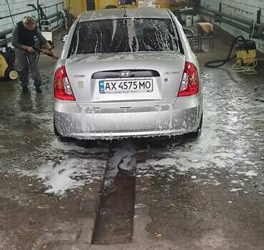 Серый Хендай Акцент, объемом двигателя 1.4 л и пробегом 113 тыс. км за 4600 $, фото 1 на Automoto.ua