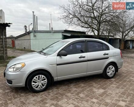 Серый Хендай Акцент, объемом двигателя 1.4 л и пробегом 114 тыс. км за 4850 $, фото 1 на Automoto.ua