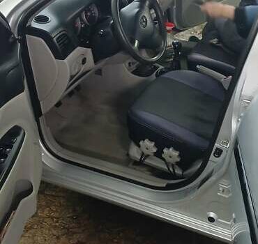 Серый Хендай Акцент, объемом двигателя 1.4 л и пробегом 113 тыс. км за 4600 $, фото 4 на Automoto.ua