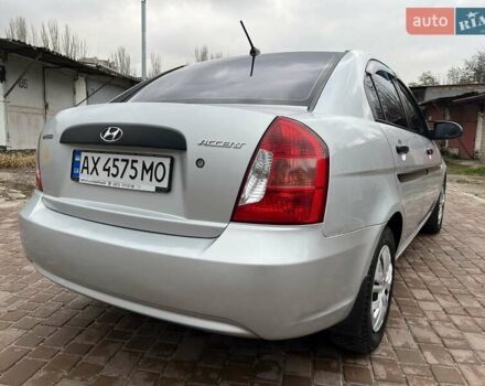 Серый Хендай Акцент, объемом двигателя 1.4 л и пробегом 114 тыс. км за 4850 $, фото 4 на Automoto.ua