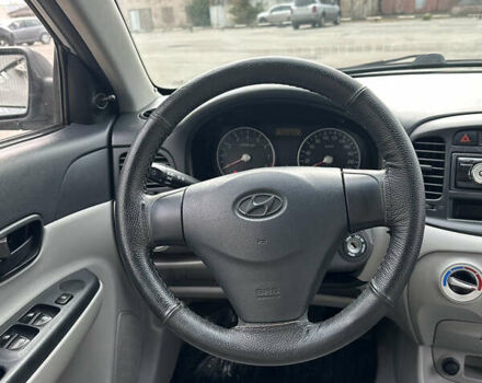 Серый Хендай Акцент, объемом двигателя 1.4 л и пробегом 158 тыс. км за 4300 $, фото 11 на Automoto.ua
