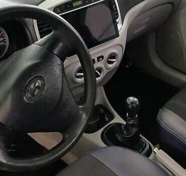 Серый Хендай Акцент, объемом двигателя 1.4 л и пробегом 113 тыс. км за 4600 $, фото 16 на Automoto.ua