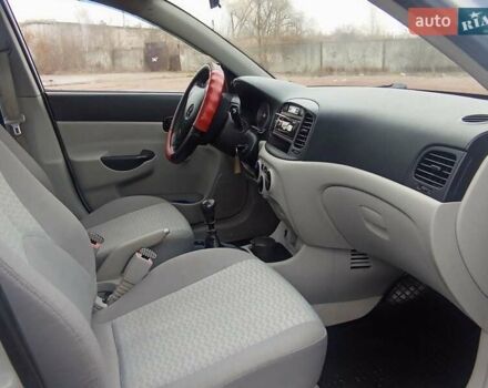 Сірий Хендай Акцент, об'ємом двигуна 1.4 л та пробігом 240 тис. км за 4800 $, фото 3 на Automoto.ua