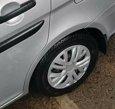 Серый Хендай Акцент, объемом двигателя 1.4 л и пробегом 113 тыс. км за 4600 $, фото 8 на Automoto.ua