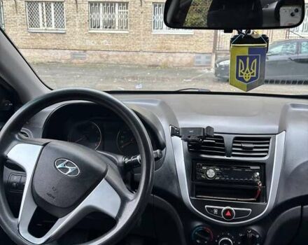 Серый Хендай Акцент, объемом двигателя 1.4 л и пробегом 140 тыс. км за 6800 $, фото 3 на Automoto.ua