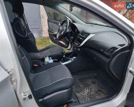 Серый Хендай Акцент, объемом двигателя 1.4 л и пробегом 177 тыс. км за 6100 $, фото 17 на Automoto.ua